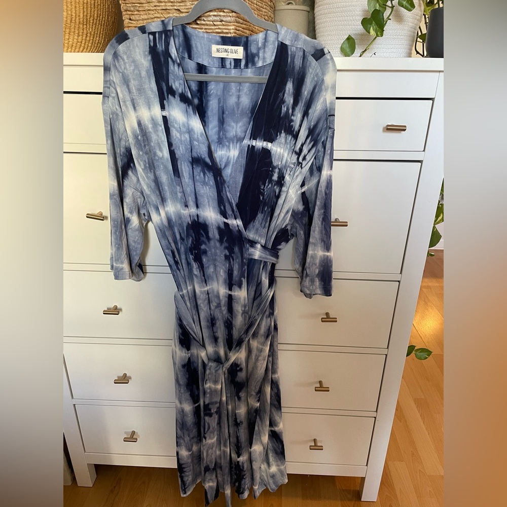 NESTING OLIVE ROBE